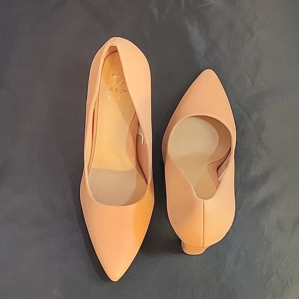 BRAND NEW A.NEW DAY POINTED TOE WOMEN"S SLIP-ON SUE BLOCK HEEL PUMPS - Picture 3 of 16